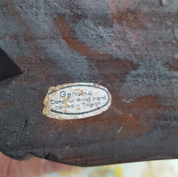 Camphor Wood Buddha Hand Carved Statue - Picture 9 of 10